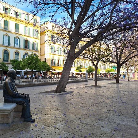 Private Rooms In Historic Building On The Square Málaga Esterno foto