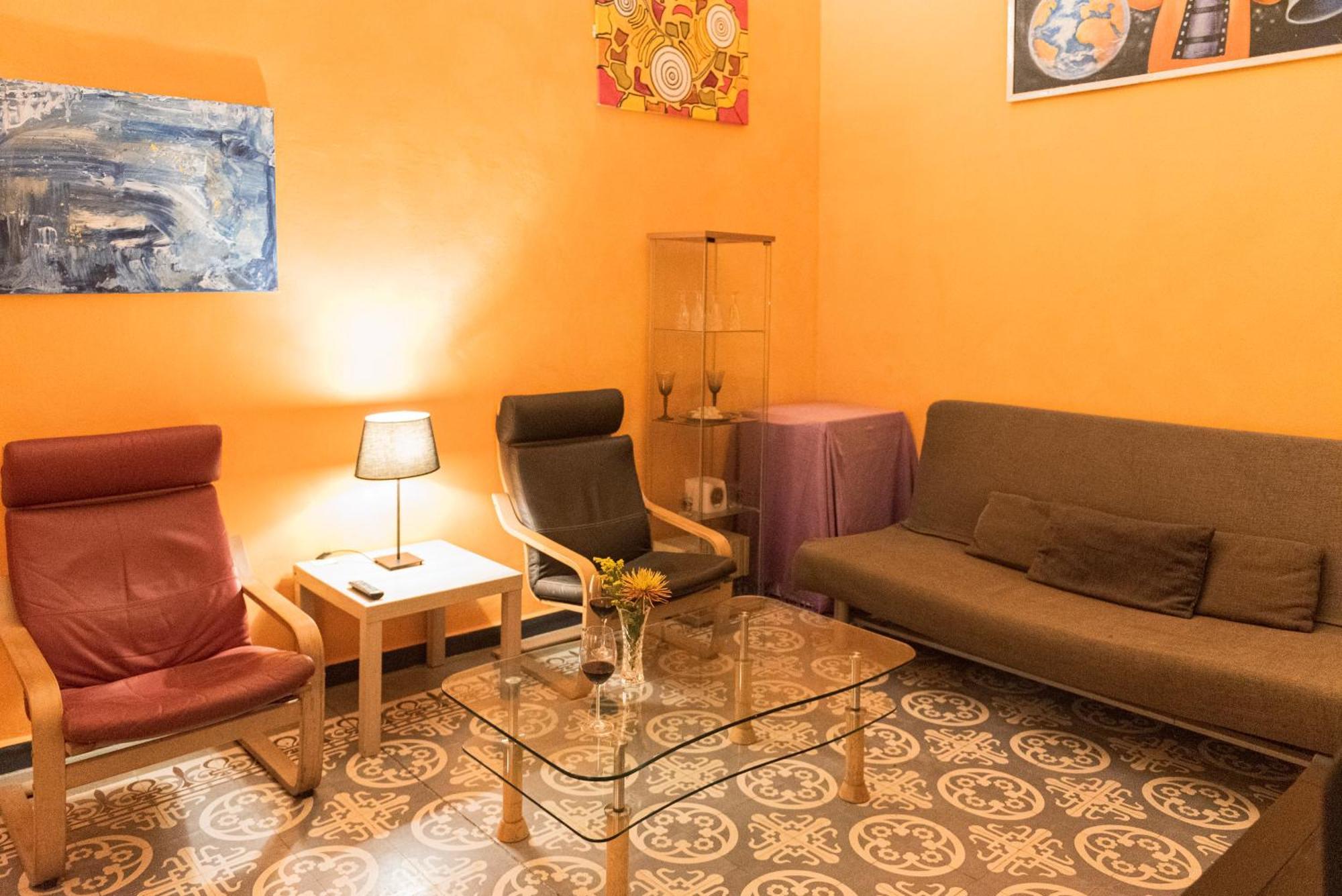 Private Rooms In Historic Building On The Square Málaga Esterno foto